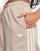 Adidas - Joggers in Chalky Brown