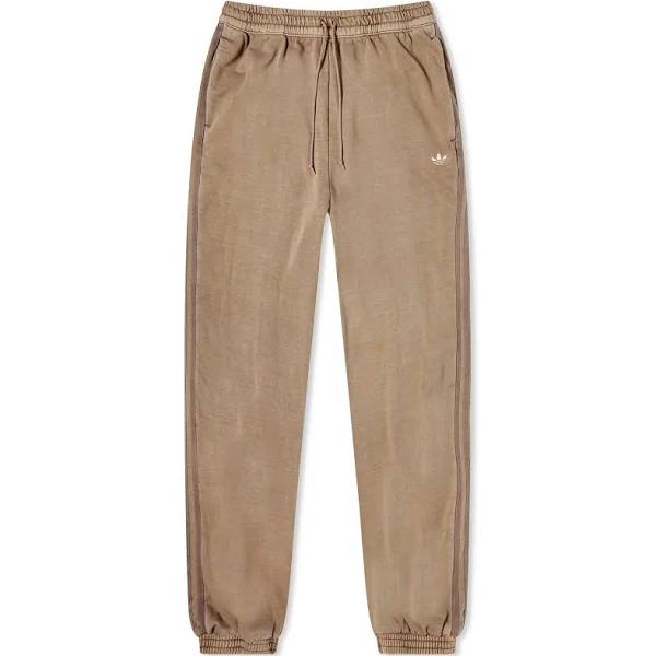 Adidas - Joggers in Chalky Brown