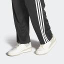 Adidas Originals Forum Low CL Sneakers in White/neutral