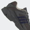 Adidas Originals Response CL Sneakers in Black