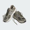 Adidas Originals Response Cl Sneakers in Green and beige-Silver