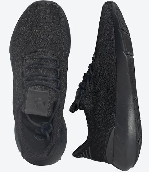 Adidas Swift Run 22 Shoes Black / Carbon 12 - Men Lifestyle Trainers