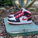 Air Jordan 1 Mid 'White Very Berry' (GS)