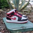 Air Jordan 1 Mid 'White Very Berry' (GS)