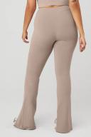Airbrush High-Waist Flutter Legging in Taupe Beige, Size: Medium | Alo Yoga