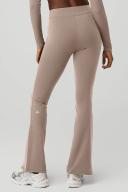 Airbrush High-Waist Flutter Legging in Taupe Beige, Size: Medium | Alo Yoga