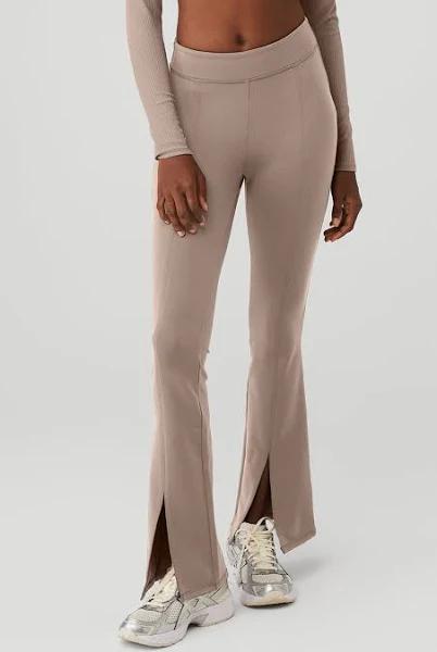 Airbrush High-Waist Flutter Legging in Taupe Beige, Size: Medium | Alo Yoga