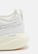 ASICS Men's GEL-Nimbus 25 - Running Shoes - White/White 10.5
