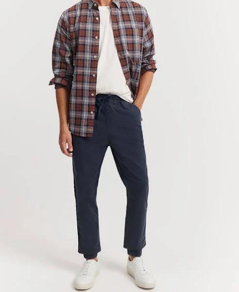 Country Road Men's Tapered Fit Organically Grown Cotton Vintage Wash Woven Jogger Pants Navy in Size 34