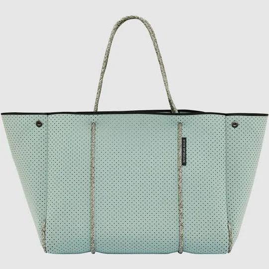 Escape Tote in palladian Blue