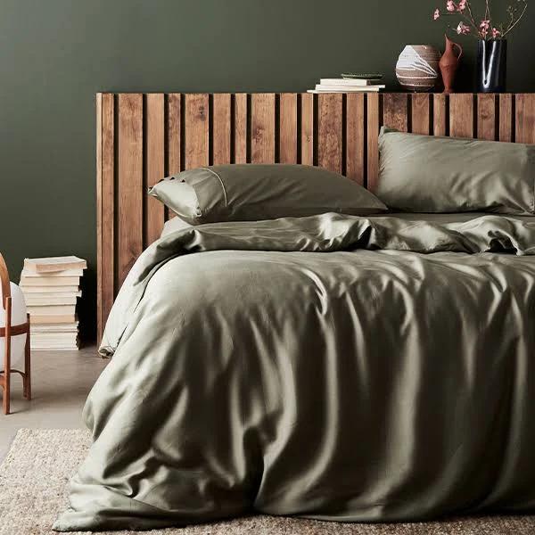 ettitude Bamboo Lyocell Signature Sateen Duvet Cover in moss/blue | King