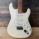 Fender Standard Stratocaster With Rosewood Fretboard Arctic White