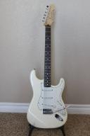 Fender Standard Stratocaster With Rosewood Fretboard Arctic White