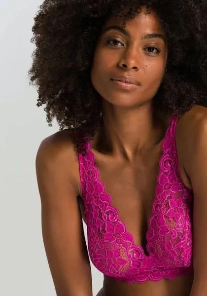 Hanro Moments Lace Soft Cup Bra 071465 Very Berry 16A