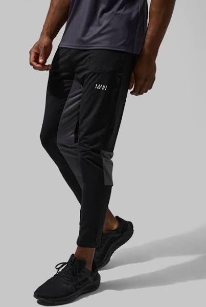 Man Active Ultra Stretch Contrast Cropped Joggers
