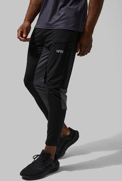 Man Active Ultra Stretch Contrast Cropped Joggers