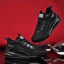 Men Running Shoe 42 / Black