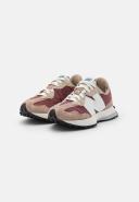 New Balance 327 Sneakers in Beige and terracotta-Neutral