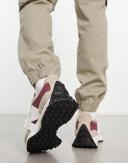 New Balance 327 Sneakers in Beige and terracotta-Neutral