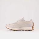 New Balance 327 Sneakers in cream-White