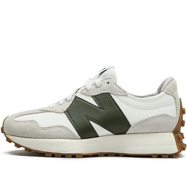 New Balance 327 Sneakers in cream-White
