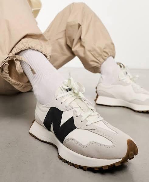 New Balance 327 Sneakers in Off White & Black