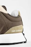 New Balance 327 Trainers 12