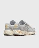 New Balance 725 Ivory