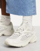 New Balance 725 Sneakers in White