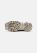 New Balance 725 Sneakers in White
