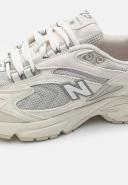 New Balance 725 Sneakers in White