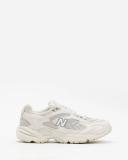 New Balance 725 Sneakers in White