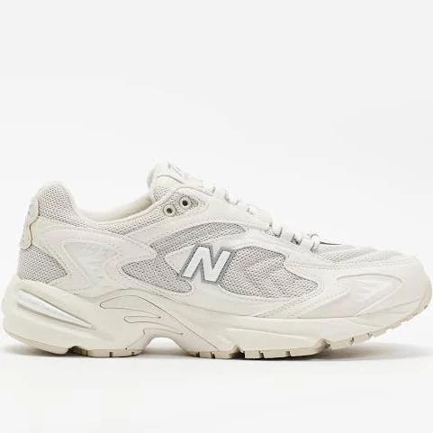 New Balance 725 Sneakers in White