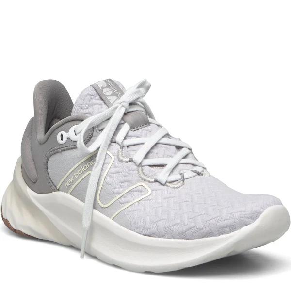 New Balance Fresh Foam Roav V2 - Womens Sneakers