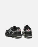 New Balance Unisex 860v2 Black/Silver Metallic - Size 5.5