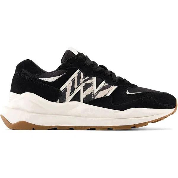 New Balance Women's 5740 - Black/White (Size 6)