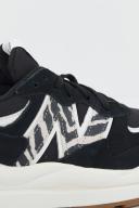 New Balance Women's 5740 - Black/White (Size 7.5)