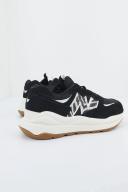 New Balance Women's 5740 - Black/White (Size 7.5)