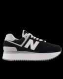 New Balance Women Sneakers - Black / 41