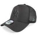 New Era New York Yankees Tonal Trucker Cap in Black