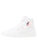 Nike - Blazer Mid Rebel Sneakers, White