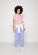 Nike Sportswear Club Essentials Women's T-Shirt - Pink