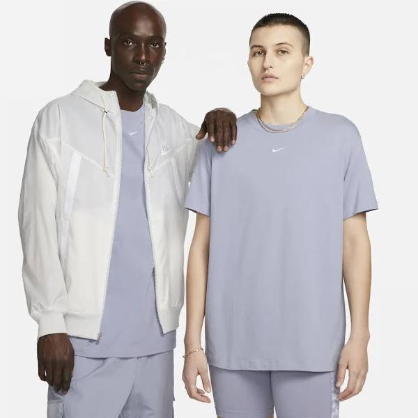 Nike - Sportswear Essentials Boyfriend T-Shirt in Indigo Haze & White