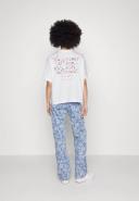 Nike - Sportswear OC 3 Short Sleeve T-Shirt in White