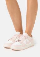 Nike Wmns Dunk Low Orange Pearl