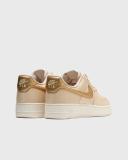 Nike Women's Air Force 1 '07 Ess TRND Gold Swoosh Sanddrift/Metallic