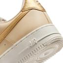 Nike Women's Air Force 1 '07 Ess TRND Gold Swoosh Sanddrift/Metallic