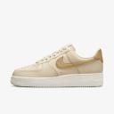 Nike Women's Air Force 1 '07 Ess TRND Gold Swoosh Sanddrift/Metallic