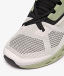 On Cloudstratus Mens 9.5 / White/Black