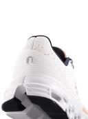 On Running Cloudstratus 2999771 white/almond